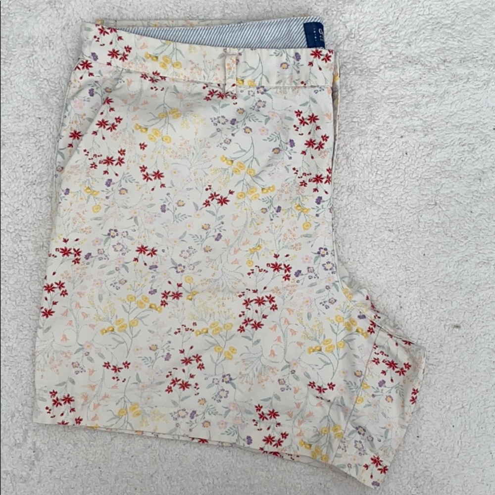 Old Navy Everyday Short - Picture 3 of 5